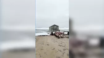 North Carolina beach house collapses into Atlantic l ABC News