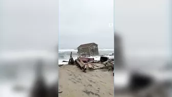 North Carolina beach house collapses into Atlantic l ABC News