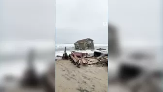 North Carolina beach house collapses into Atlantic l ABC News