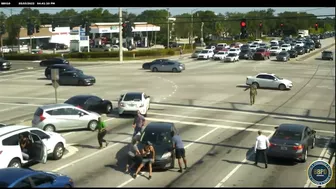 Video shows Good Samaritans rescuing unconscious driver in Boynton Beach, Florida