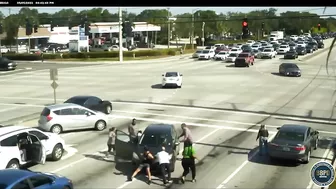 Video shows Good Samaritans rescuing unconscious driver in Boynton Beach, Florida