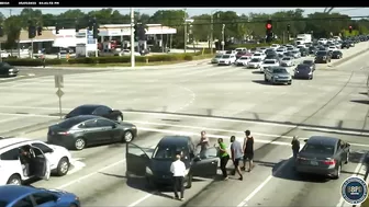 Video shows Good Samaritans rescuing unconscious driver in Boynton Beach, Florida