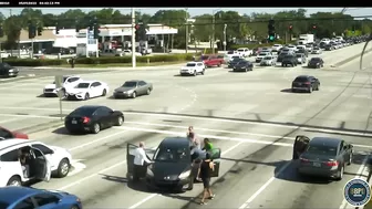 Video shows Good Samaritans rescuing unconscious driver in Boynton Beach, Florida