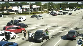 Video shows Good Samaritans rescuing unconscious driver in Boynton Beach, Florida