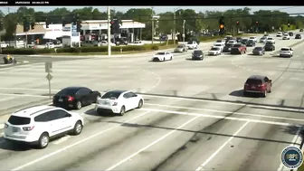 Video shows Good Samaritans rescuing unconscious driver in Boynton Beach, Florida