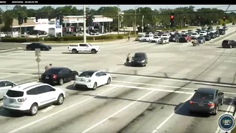 Video shows Good Samaritans rescuing unconscious driver in Boynton Beach, Florida