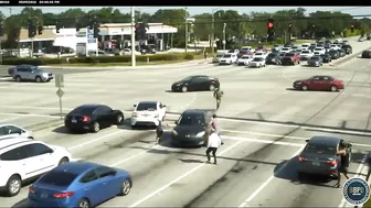 Video shows Good Samaritans rescuing unconscious driver in Boynton Beach, Florida