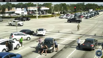 Video shows Good Samaritans rescuing unconscious driver in Boynton Beach, Florida