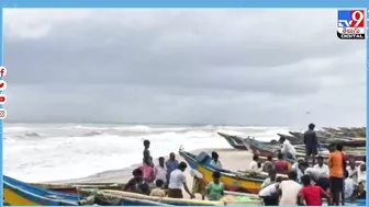 బీచ్‌లో బంగారం దొరుకుతుందట..| Gold Coming Out From Sea at Uppada Beach - TV9 Digital