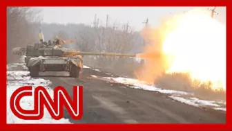 Ukrainian soldier uses Russian tank against Russian forces