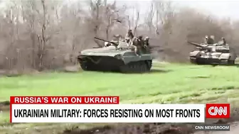 Ukrainian soldier uses Russian tank against Russian forces