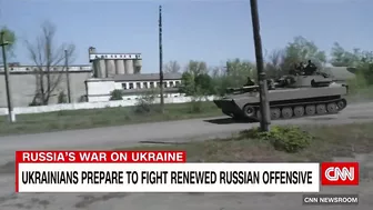 Ukrainian soldier uses Russian tank against Russian forces