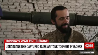 Ukrainian soldier uses Russian tank against Russian forces