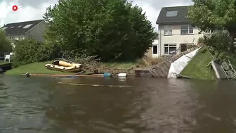 Vrachtschip vaart verkeerd en ramt bootjes en steigers