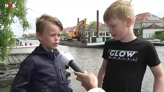 Vrachtschip vaart verkeerd en ramt bootjes en steigers