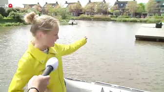 Vrachtschip vaart verkeerd en ramt bootjes en steigers