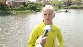 Vrachtschip vaart verkeerd en ramt bootjes en steigers