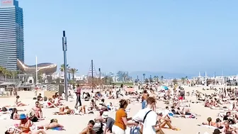 Barcelona beach walk / beach Barceloneta