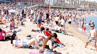 Barcelona beach walk / beach Barceloneta