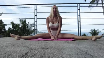 Relaxing stretching , Morning leg strenght and contortion