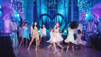 TWICE "The Feels" M/V