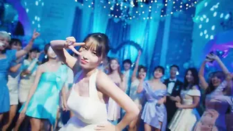 TWICE "The Feels" M/V