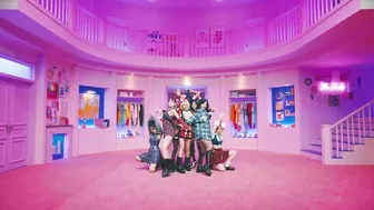 TWICE "The Feels" M/V