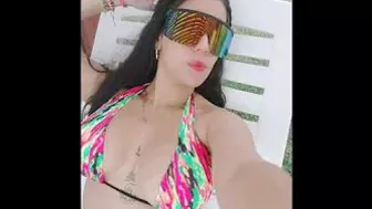 Hermosa y Voluptuosa Anfitriona Venezolana Giovanna Méndez y su Bikini de infarto