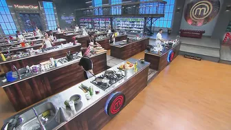 Camila muy frustrada no alcanzó a emplatar. Masterchef Celebrity, Canal 13.