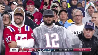 Patriots fans boo Tom Brady as he enters game