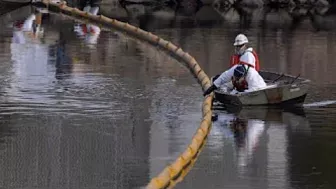 Authorities probe California beach oil spill