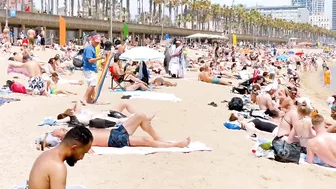 Barcelona beach walk 2022/beach Barceloneta