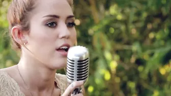 Miley Cyrus - The Backyard Sessions - "Jolene"