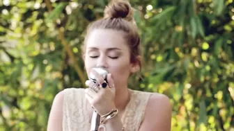 Miley Cyrus - The Backyard Sessions - "Jolene"