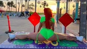 Tinze twerks around Venice / Cpr - CupcaKKE