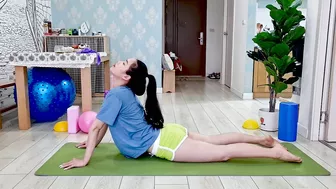 Stretching yoga daily stretch yoga flexibility p1