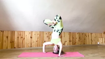 Handstand training | Stretching and Gymnastics | Yoga | Fitness | Flexibility and Mobility |