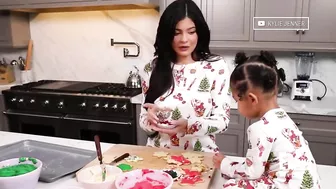 Dream Kardashian Shows Off Influencer Baker Skills on Instagram | E! News