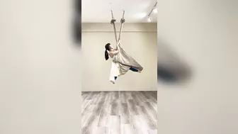 1️⃣4️⃣8️⃣空瑜串連 Aerial Yoga (依涵)