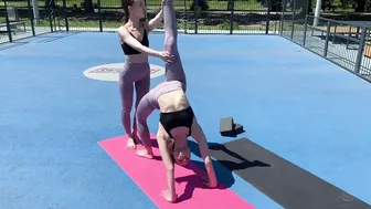 Beautiful Street Stretching & Gymnastics