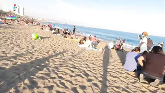 Beach walk / Walking Tour playa la barceloneta Barcelona / Spain