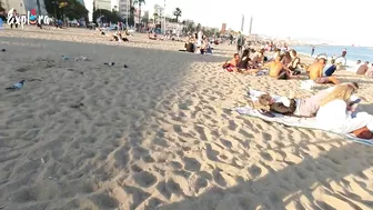 Beach walk / Walking Tour playa la barceloneta Barcelona / Spain