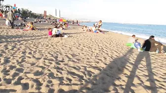 Beach walk / Walking Tour playa la barceloneta Barcelona / Spain