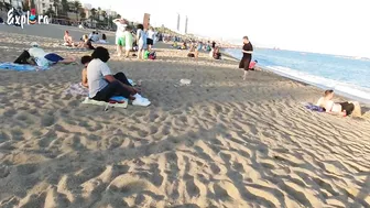 Beach walk / Walking Tour playa la barceloneta Barcelona / Spain