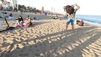 Beach walk / Walking Tour playa la barceloneta Barcelona / Spain