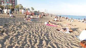 Beach walk / Walking Tour playa la barceloneta Barcelona / Spain