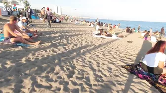 Beach walk / Walking Tour playa la barceloneta Barcelona / Spain