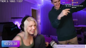 Wirtual ditched his editors to be on her stream...