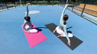 Street Twine stretch Gymnastic exercises