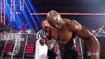 Theory attacks Bobby Lashley during a Pose-Down challenge: Raw, June 13, 2022